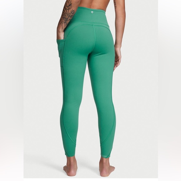 (L) VICTORIA'S SECRET
High-Intensity Running Leggings - Picture 2 of 3